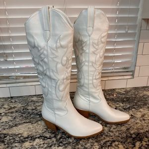 Billini Urson White Cowgirl Boot size 8